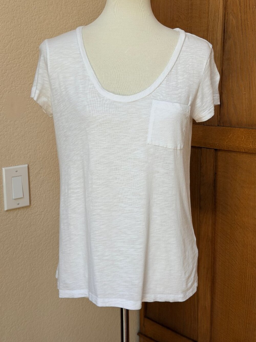 Carlson White Scoop Neck T-Shirt SP